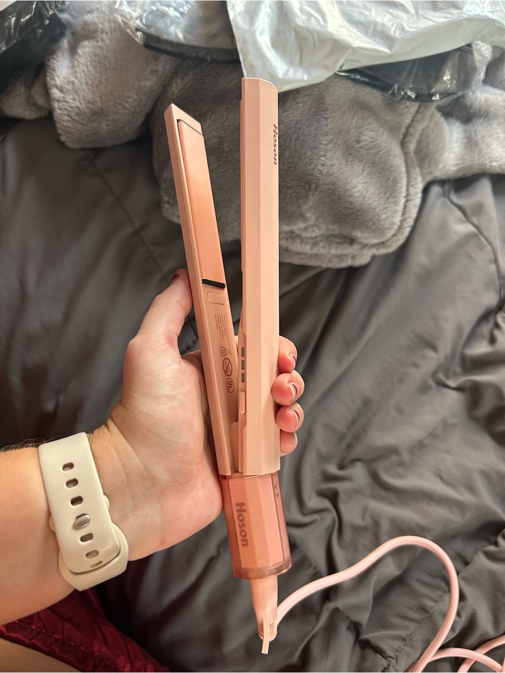 Dual voltage travel mini hair straightener